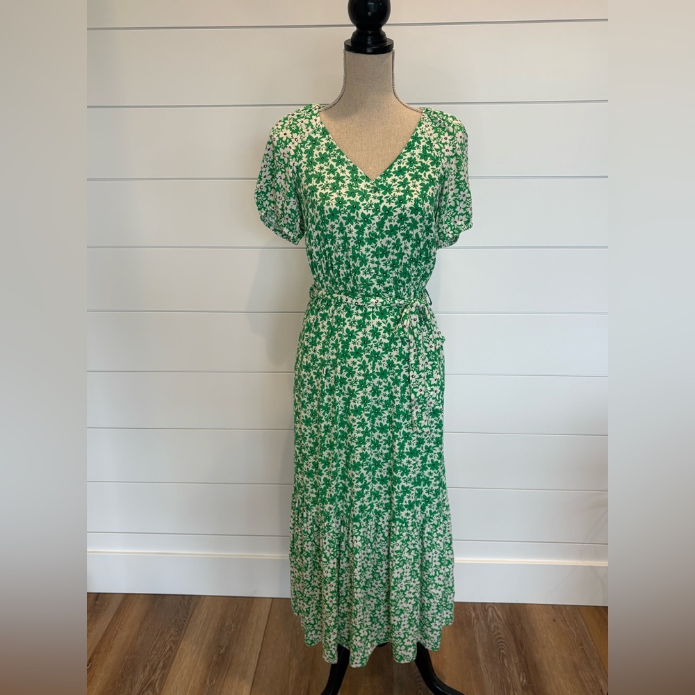 Green and White Floral Women's Boho Cottage Dress.  Size 8 NWT